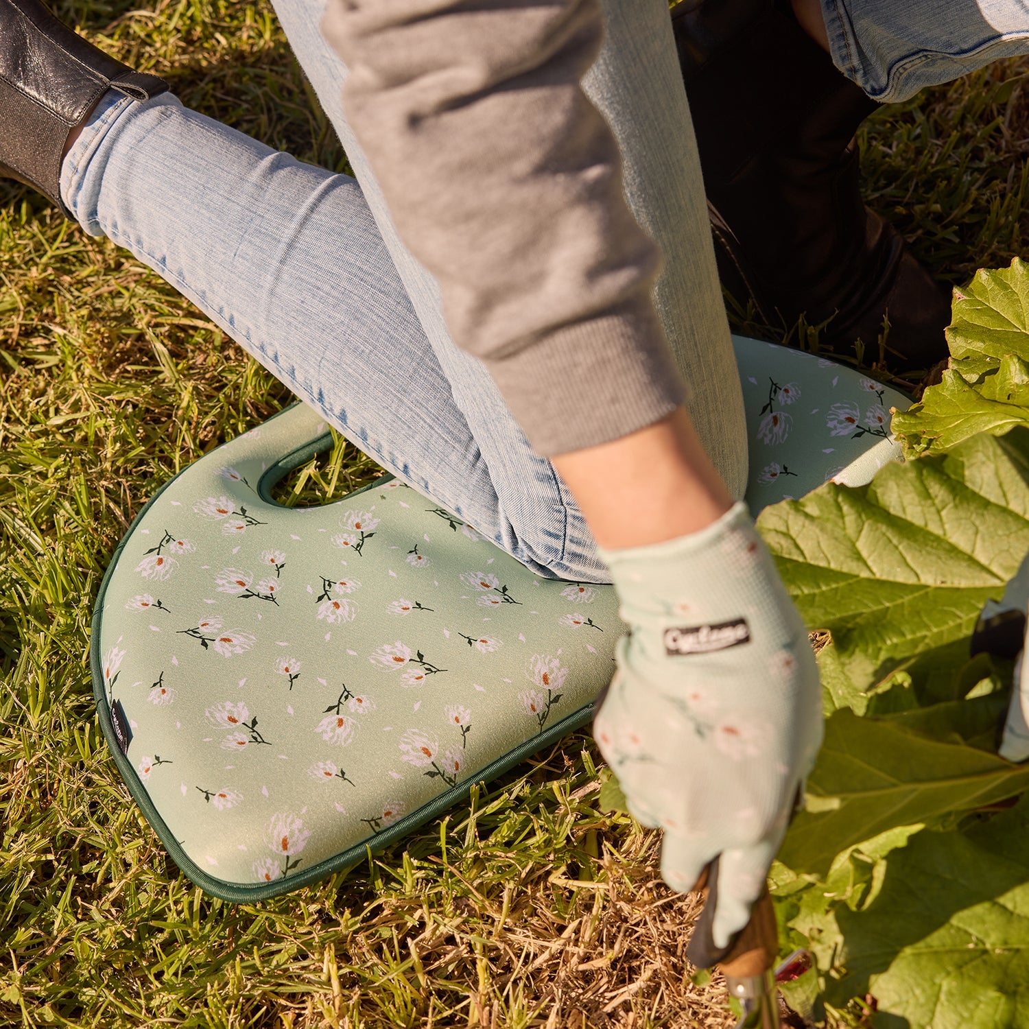 Half-Moon Dandelion Kneeling Pad